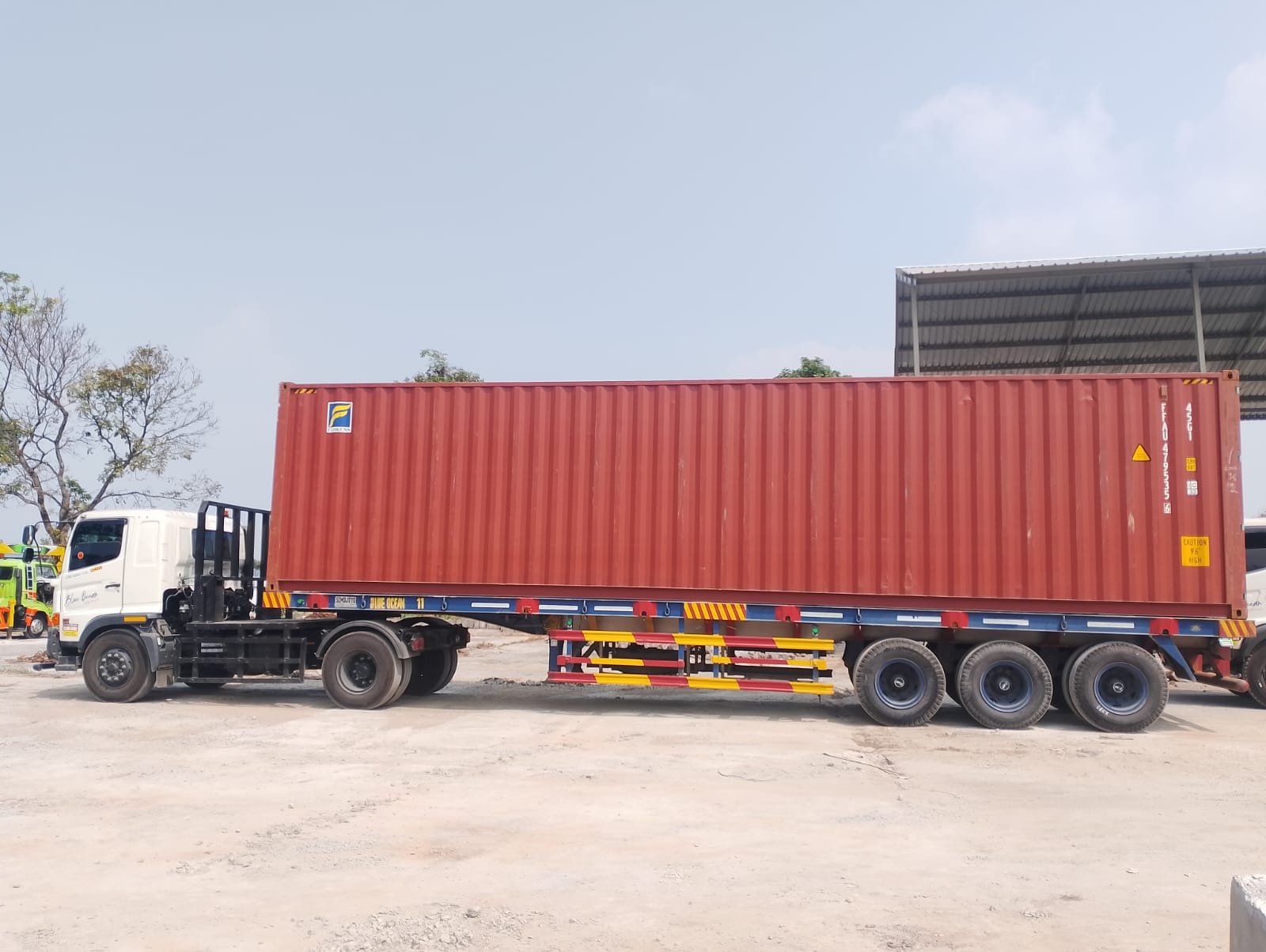 Truk Peti Kemas 40'