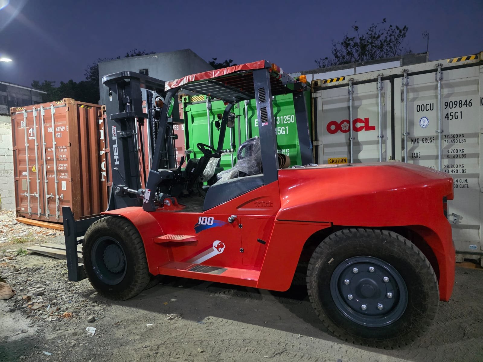Forklift Peti Kemas Kosong